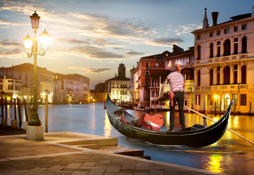 Venice: Private Gondola Ride along Grand Canal - photo 6