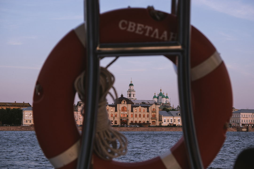 Обзорная прогулка вдоль набережных на катере — фото 5