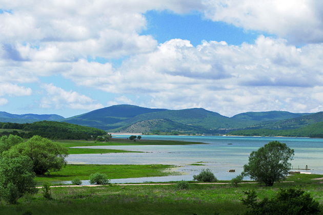 Виды Уникальный Форос: долины, море, горы, пещеры, имения.