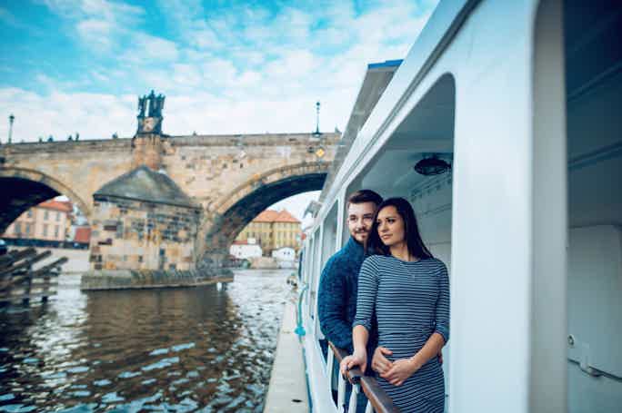 45-Minute Historical River Cruise With Refreshments