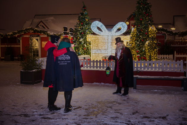 Фото к экскурсии Спектакль-променад «Новогоднее путешествие» с фонарщиком Фаролеро по Санкт-Петербургу