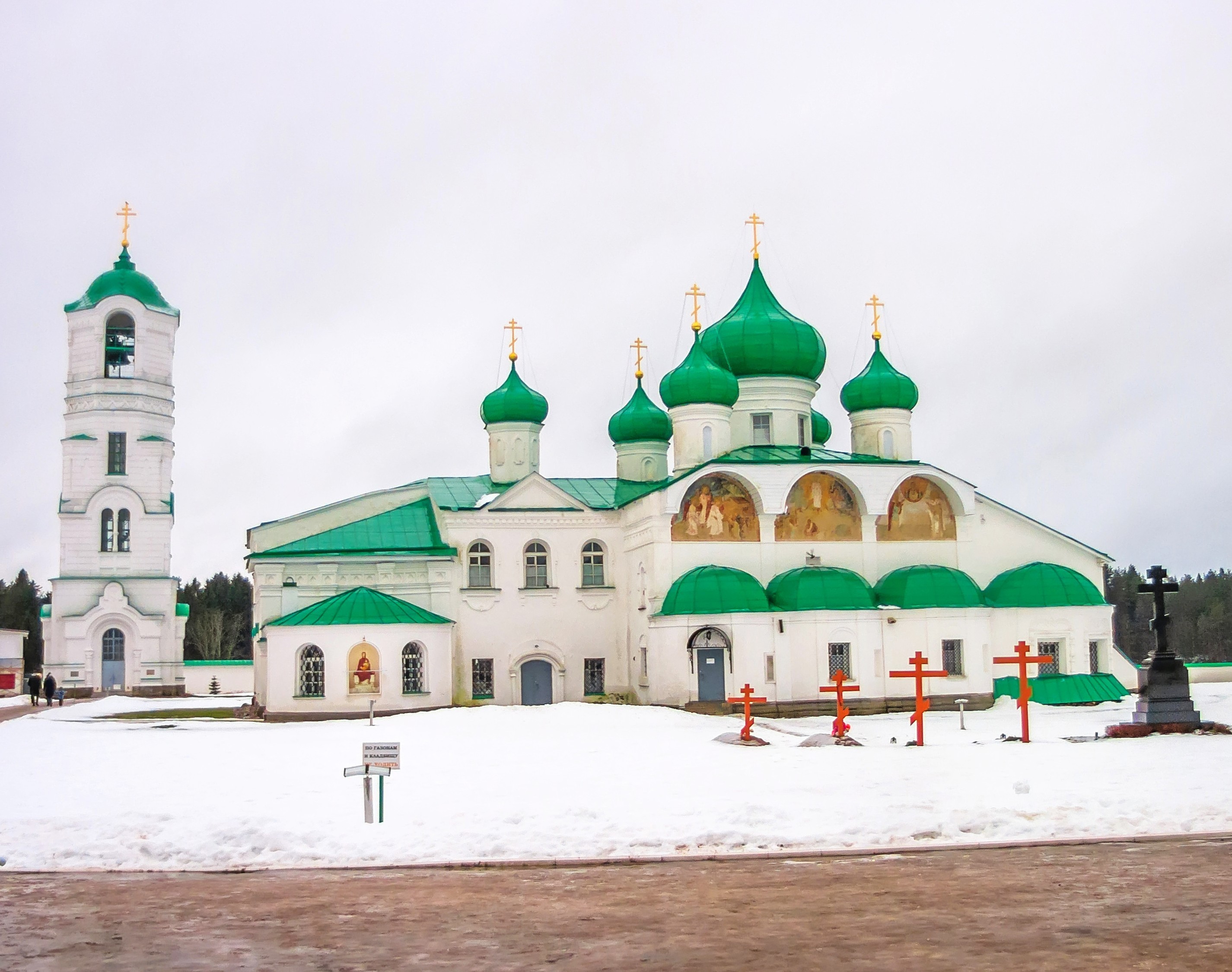 В Свято-Троицкий Александро-Свирский и Введено-Оятский монастыри