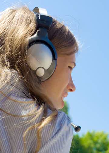 Learn from interesting audio-commentaries 
