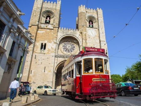 Памятник Первооткрывателям