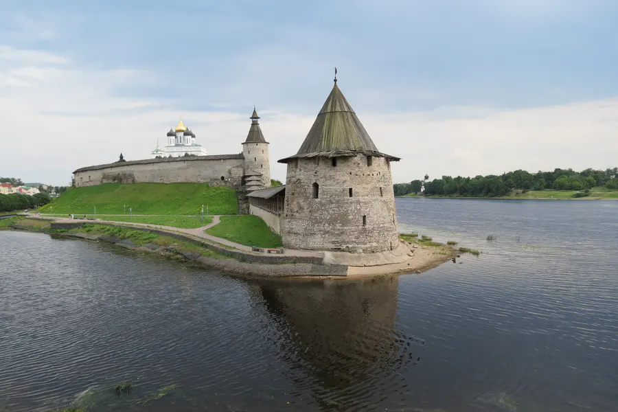 Обзорный Псков, Изборск, Печоры: однодневная экскурсия — фото 1