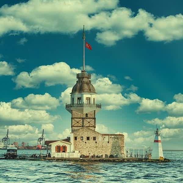 На берегу Босфора — прогулка по колоритным местам Стамбула - фото 1