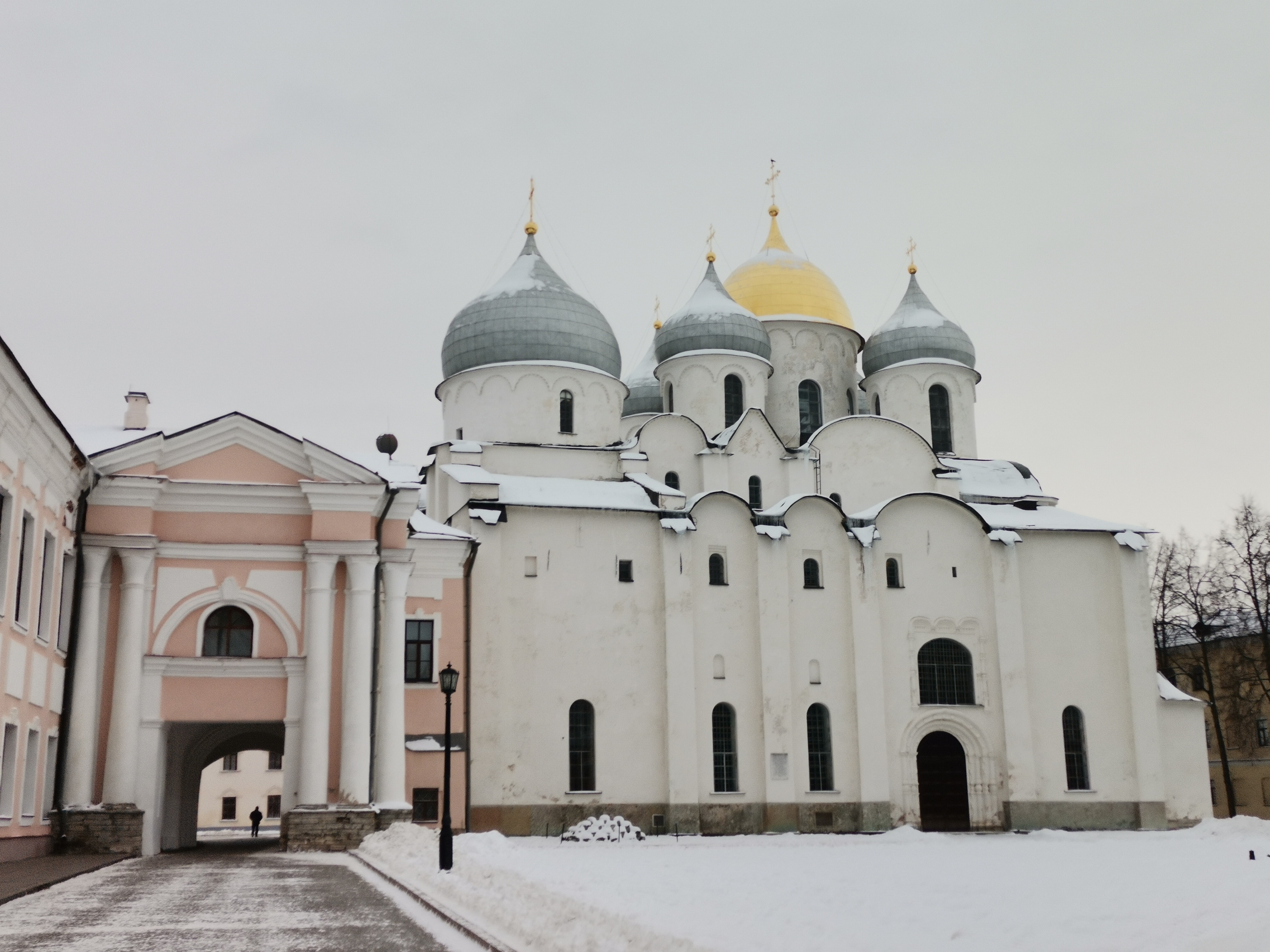 Из Санкт-Петербурга в Великий Новгород с профессиональным гидом-археологом