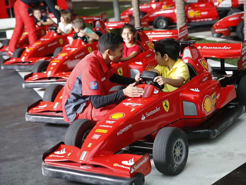 Море адреналина — тематический парк Ferrari World Абу-Даби из Рас Аль Хаймы — фото 4, Рас-эль-Хайма | Покатаем
