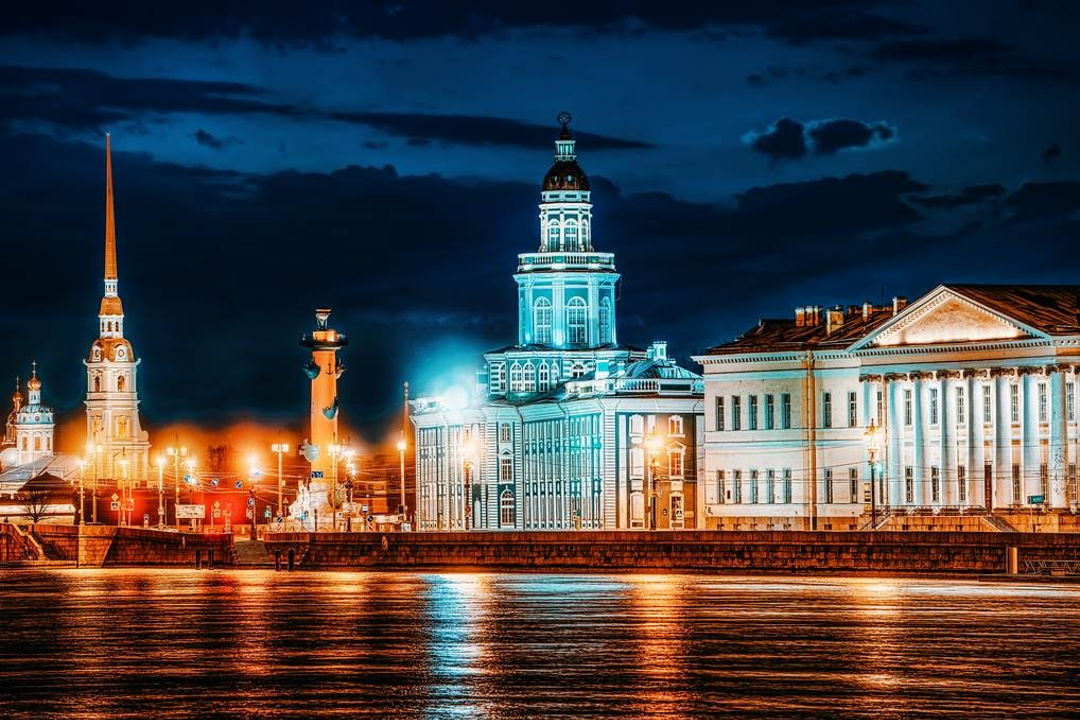 Ночной город и Нева: завораживающий Петербург на автобусе и теплоходе — фото 6