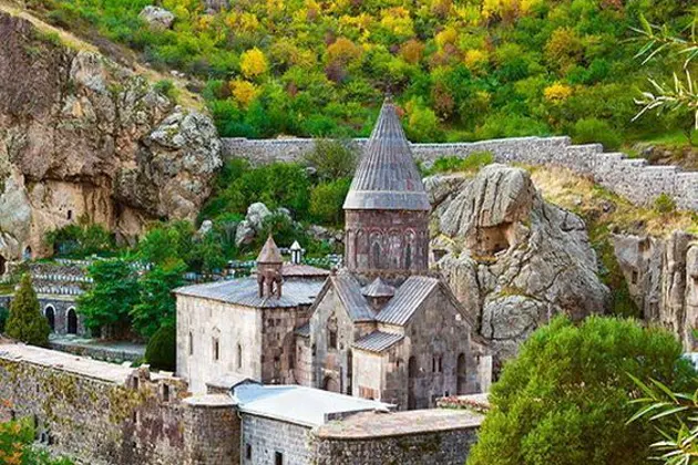 Сокровища армянского наследия: Храм Гарни и Монастырь Гегард — фото 2