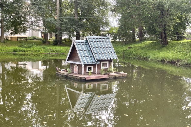 Виды Обители русских чудотворцев: пещерный храм в Талицах