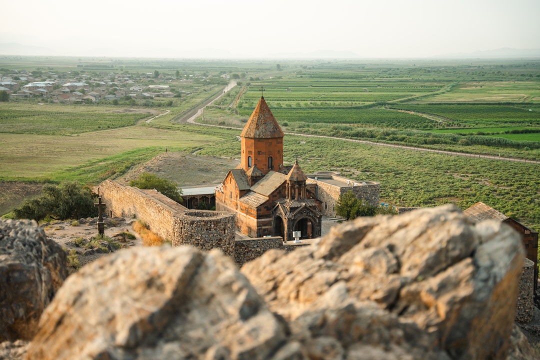 Открой настоящую Армению: Хор Вирап, Нораванк, Джермук и Арени — фото 2