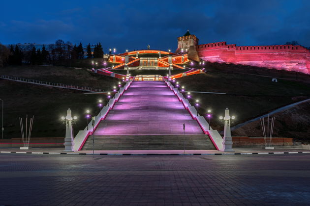 Огни вечернего Нижнего: кремль, Стрелка и Рождественская