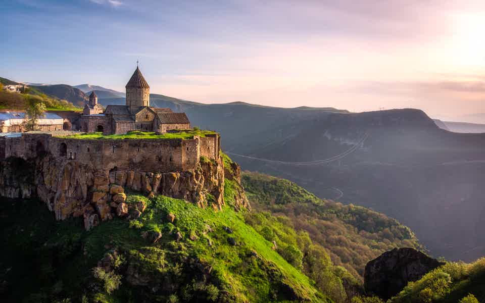 Канатная дорога, монастырь Татев — жемчужина армянской архитектуры - фото 1