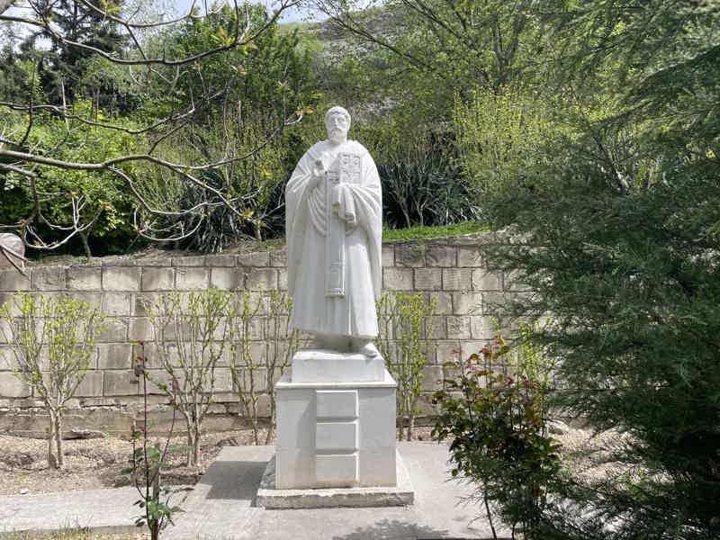 Путешествие в средневековый Крым: пещеры Инкермана, крепость и храмы - фото 2