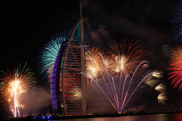 Виды Новый год 2026 на мегаяхте «Лотус»