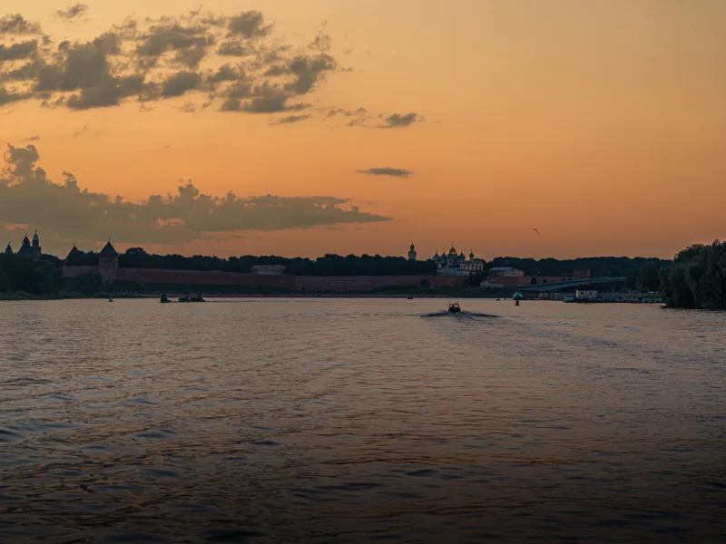Вечерняя водная прогулка «Круиз на закат» — фото 5, Великий Новгород | Покатаем
