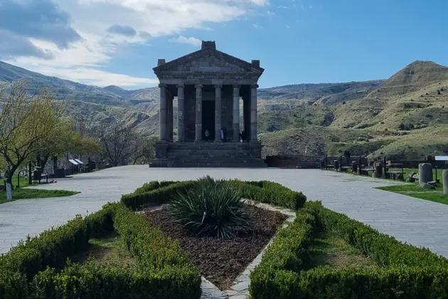 Сокровища армянского наследия: Храм Гарни и Монастырь Гегард — фото 3