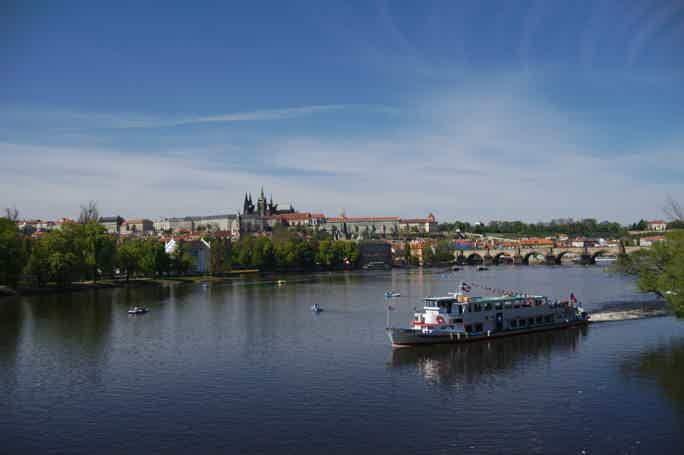 Prag: Panorama-Flussrundfahrt auf der Moldau
