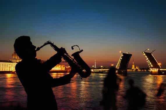 Джаз над ночной Невой под разводными мостами