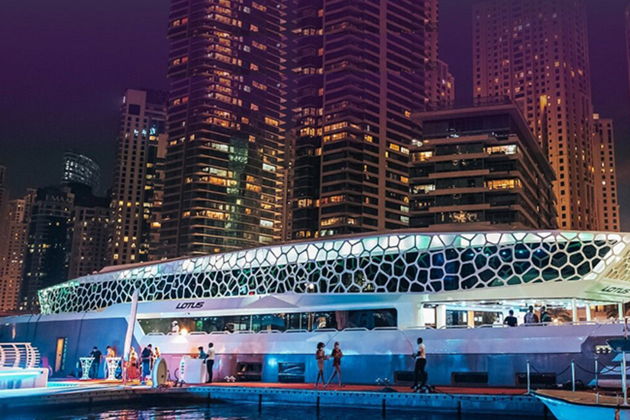 Виды Новогодняя Ночь на мегаяхте Lotus