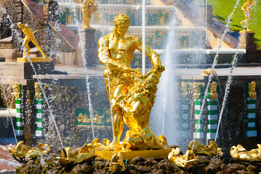 Экскурсия в Петергоф на автомобиле. Большой Петергофский дворец + ФОНТАНЫ — фото 1