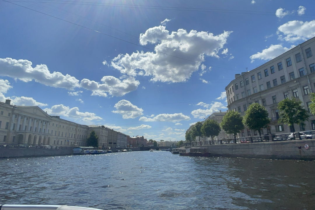 Утро в Петербурге: уютная прогулка по рекам и каналам — фото 6