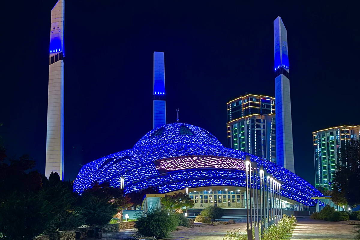 Огни ночных мечетей и Лестница в Небеса