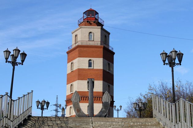 Виды Старинный город Кола и великолепие Мурманска