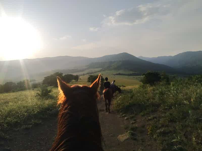 Верхом на коне по горным тропинкам, отдых на Ранчо - фото 2