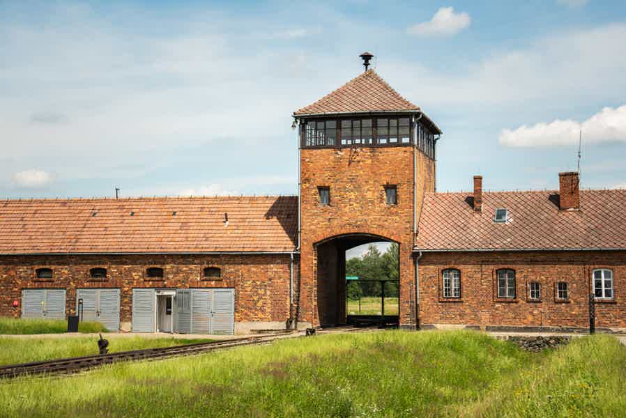 Krakow: Auschwitz-Birkenau Guided Tour Pickup/Lunch Options - photo 1