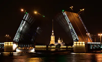 Полночь в Петропавловке и теплоходная прогулка к разведенным мостам