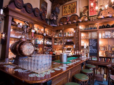 Площадь Дам