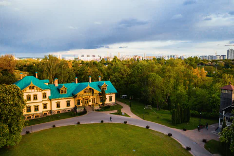 Лошицкий парк в Минске: история старинной усадьбы, достопримечательности и маршруты для прогулок