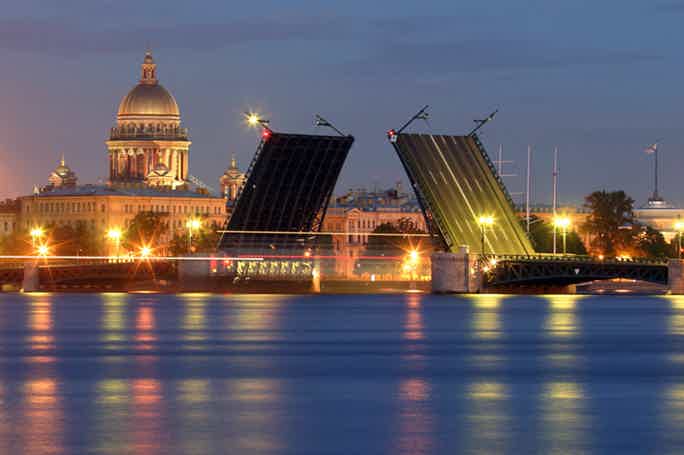Ночная автобусная экскурсия по Санкт-Петербургу: разведение мостов 