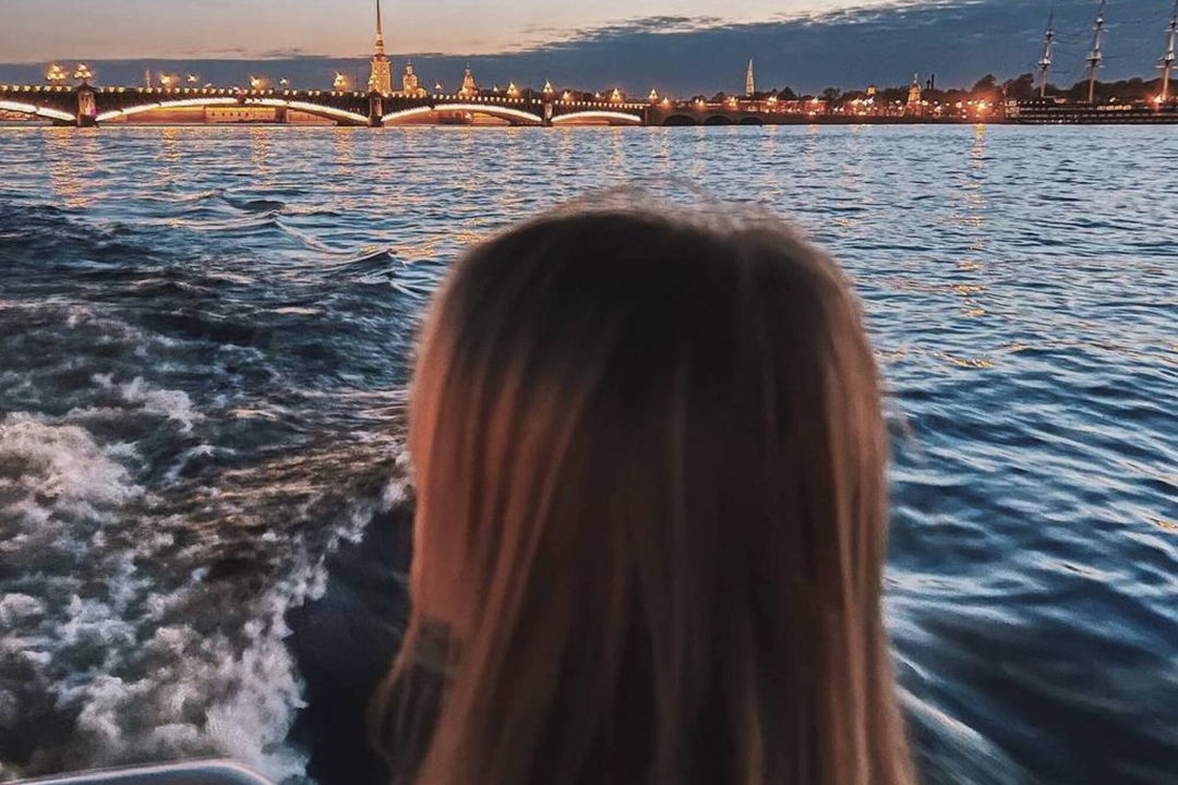 Ночная прогулка на катере по Неве и развод мостов — фото 7