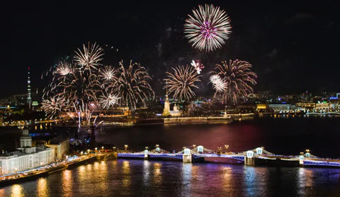 Салют 9 мая с уютного теплохода