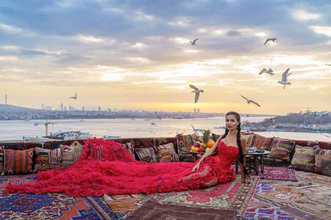Фотосессия мечты на стамбульской крыше с чайками