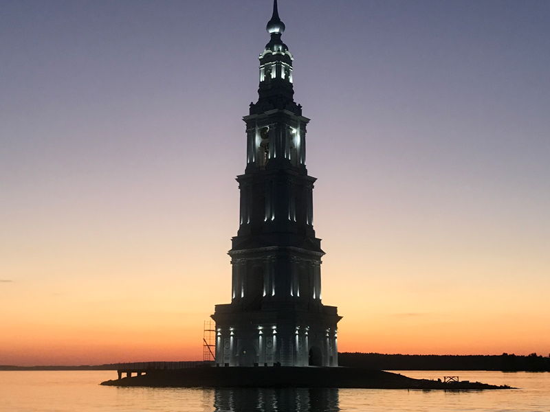 Романтический вечер на катере в Калязине