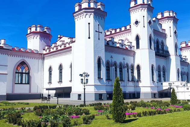 По основным жемчужинам Брестчины: на микроавтобусе с персональным гидом