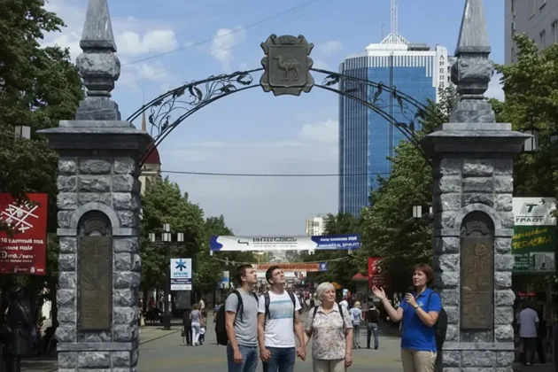 «История в каждом шаге»: групповая пешеходная экскурсия по Челябинску — экскурсия, Челябинск | Покатаем