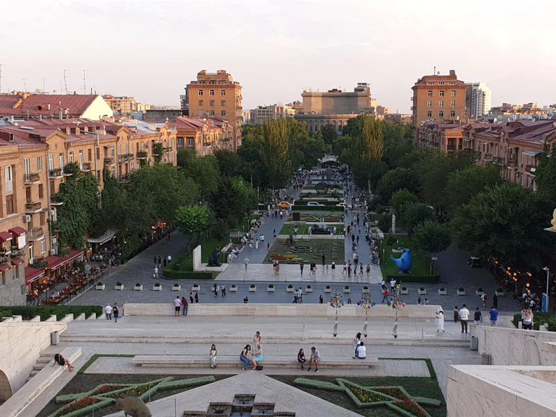 Ереван днем и вечером, в пешей доступности — фото 4, Ереван | Покатаем