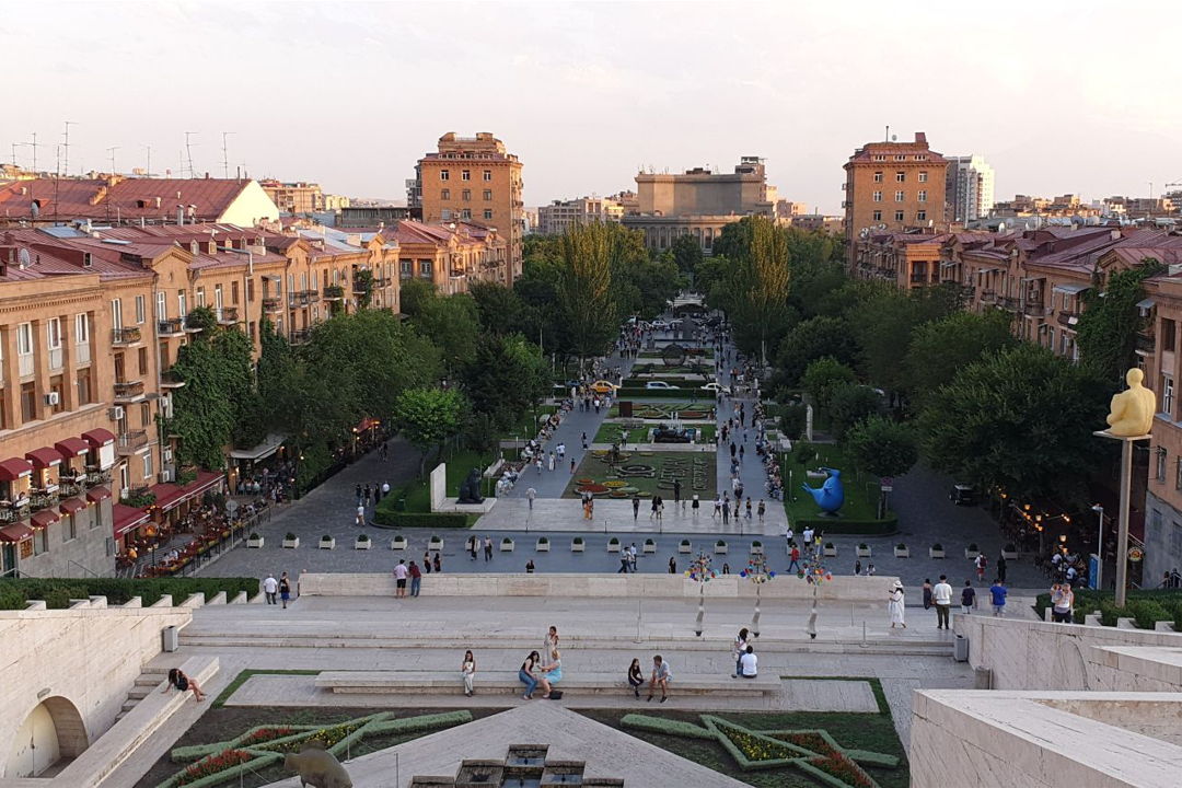 Ереван днем и вечером, в пешей доступности — фото 3