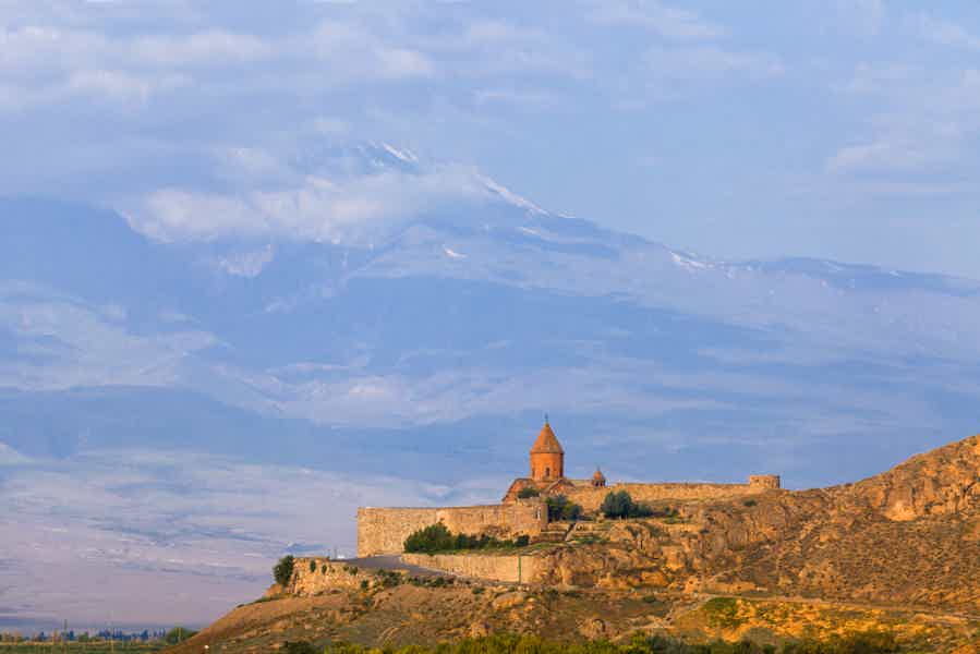 Монастырь Хор Вирап — вид на гору Арарат - фото 1