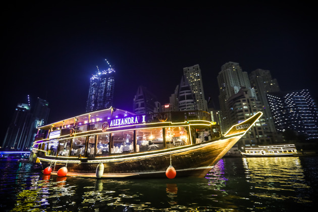 Ужин на арабской лодке в районе Дубай Марина (без трансфера)