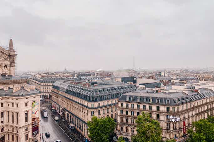 2-Hour Private Pedestrian Trip of Haussmannian Paris 