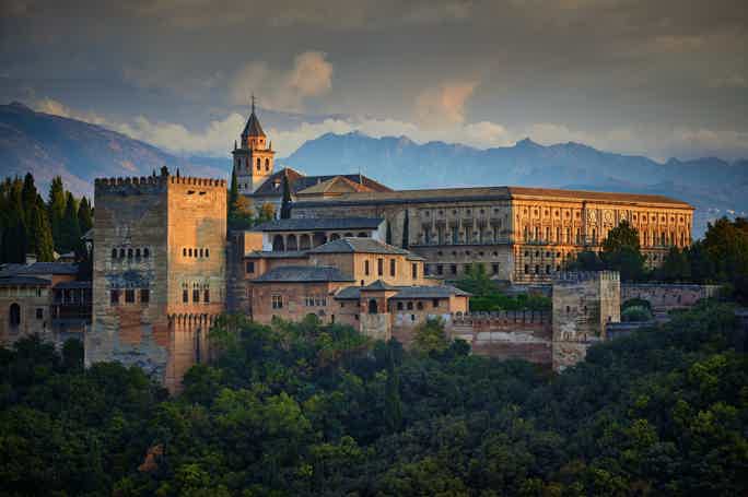 Сказочные дворцы Альгамбры и сады Хенералифе
