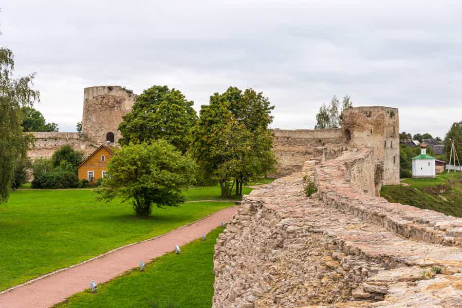 Индивидуальная экскурсия в Псково-Печерский монастырь и крепость Изборск - фото 2
