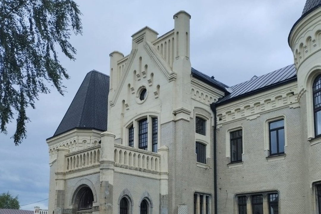 Автобусная экскурсия из Ярославля в замок Понизовкина и село Вятское — фото 1