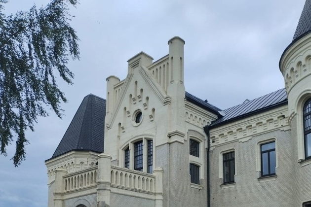 Автобусная экскурсия из Ярославля в замок Понизовкина и село Вятское